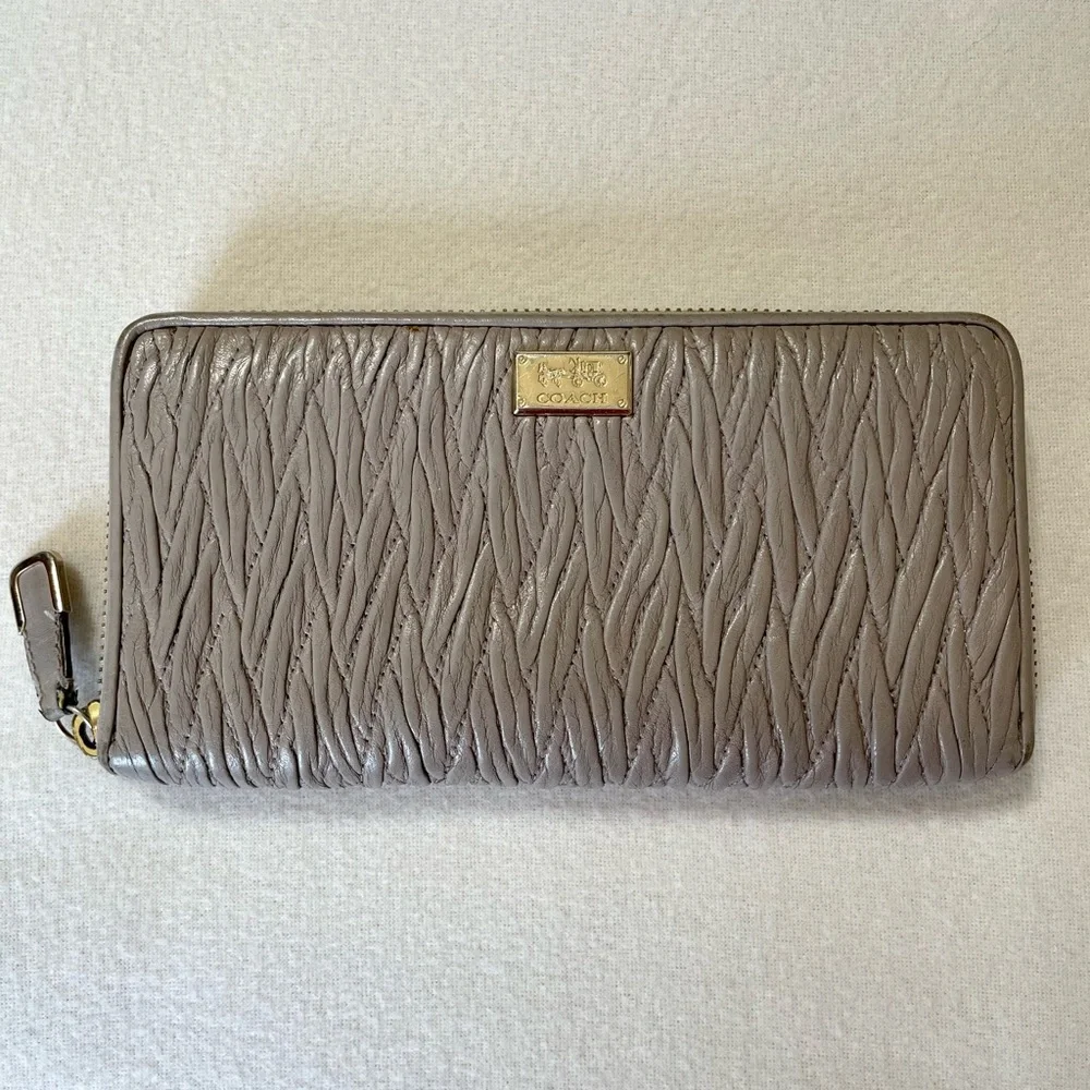 Vintage Coach Madison Gray Gathered Twist Leather Wallet Accordion Zip Around